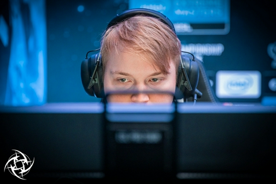 中国战队在巴黎冠军赛首日全军覆没的背后分析