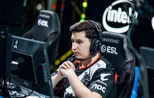 首届龙舟邀请赛成功举办 科技高校展现团队风采